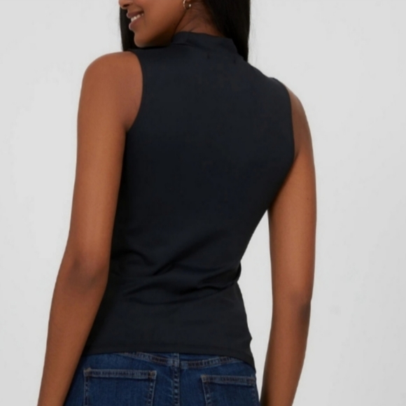 LAST CHANCE - Peek-A-Boo Tank Top - Picture 6 of 6